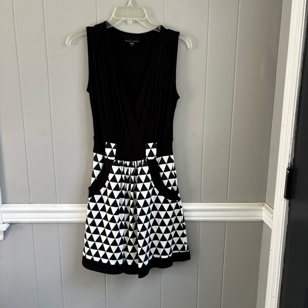 atina cristina Black and White Triangle Pattern Sleeveless Dress. Size XS - Picture 1 of 9